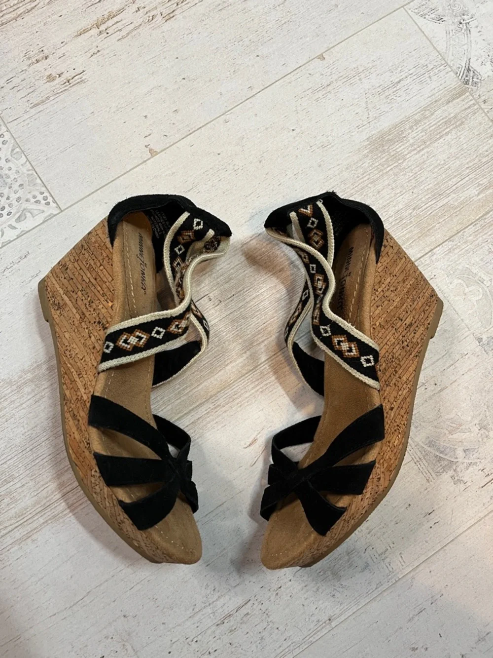Minnetonka Drew Wedge Sandals Black Size 9